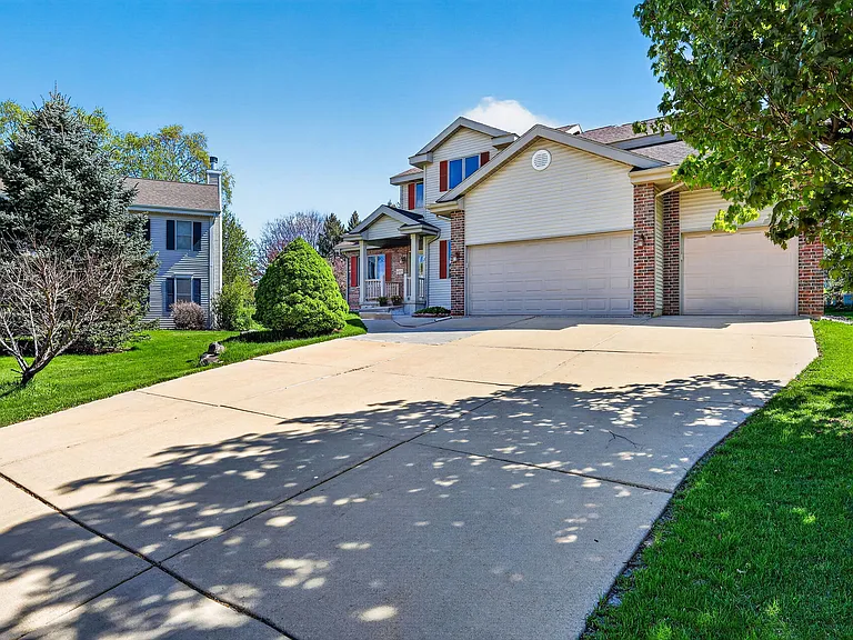 4205 Monarch Ct — Photo 2