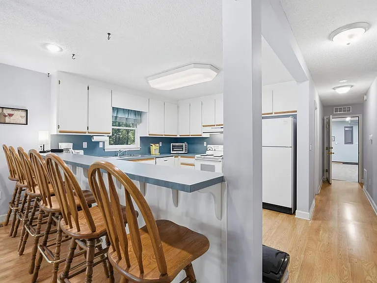 2726 Pheasant Run St — Photo 4