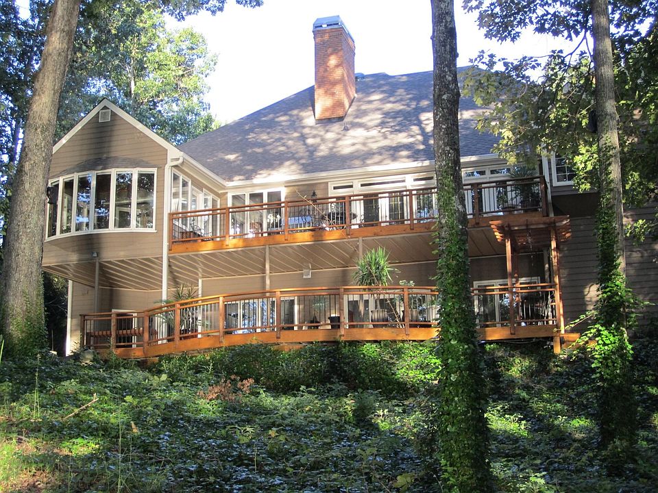 The back of this massive lake properties looks out over Lake Lanier, with large windows for excellent natural lighting and upper and lower massive outdoor decks, both covered and uncovered. This really is an amazing Lake Lanier waterfront property.