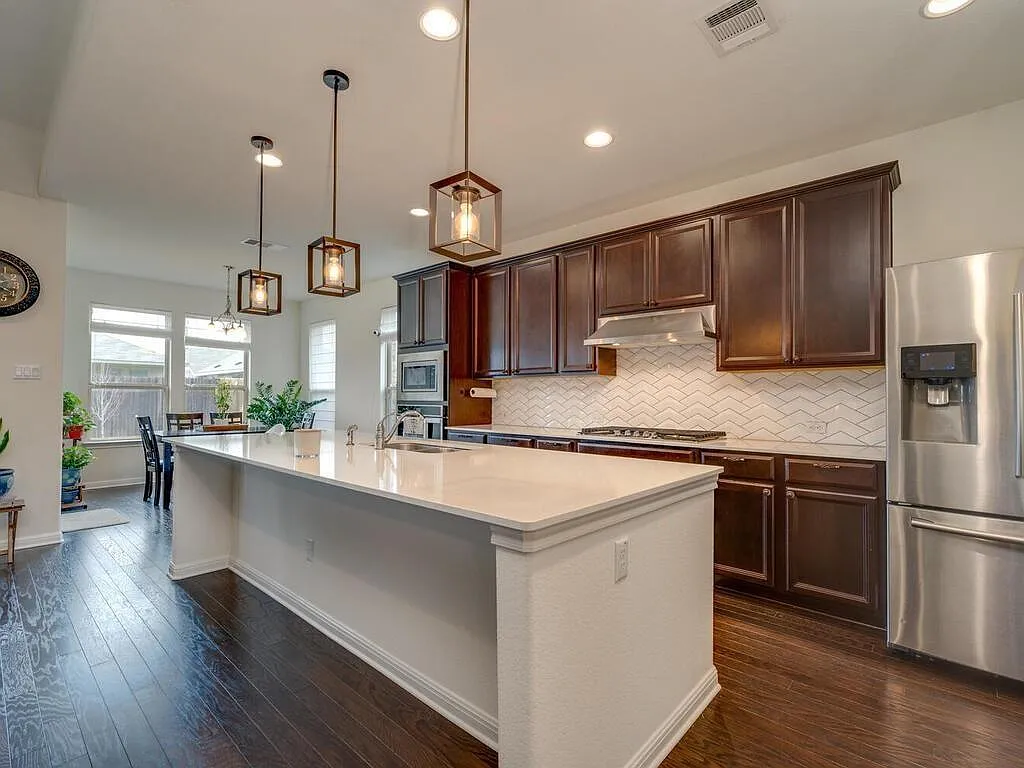 4 bed, 2.5 bath, 2913 sqft, $2,800 — Photo 1