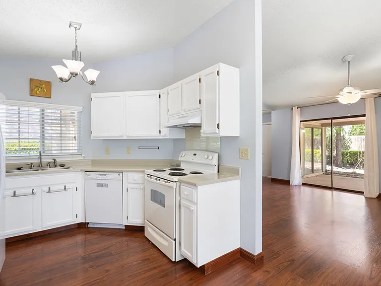 9929 Village Briar — Photo 8