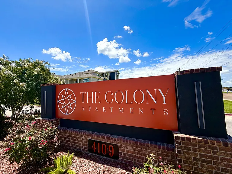 The Colony Luxury Apartments — Photo 28