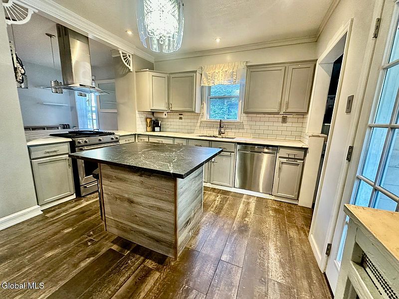 5th image of 1304 Baker Avenue