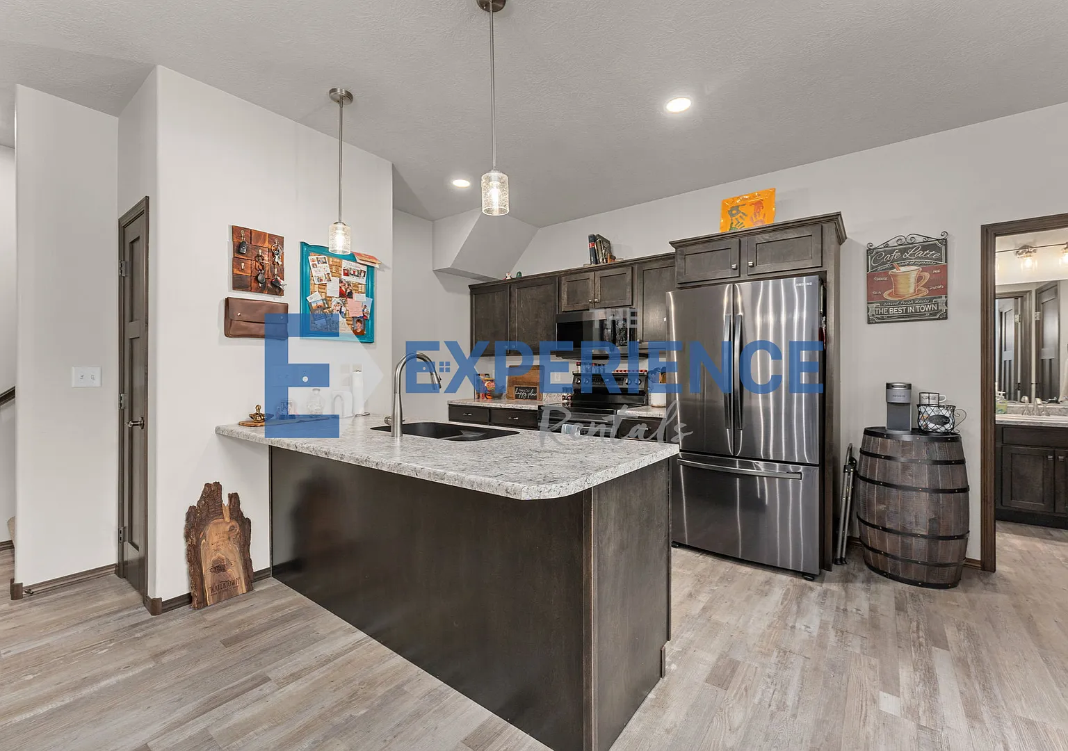 Spacious 3-Bedroom End-Unit Townhome with Main-Level Primary Suite! — Photo 4