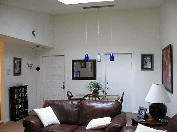 4th image of 15 Thompson Dr APT 20