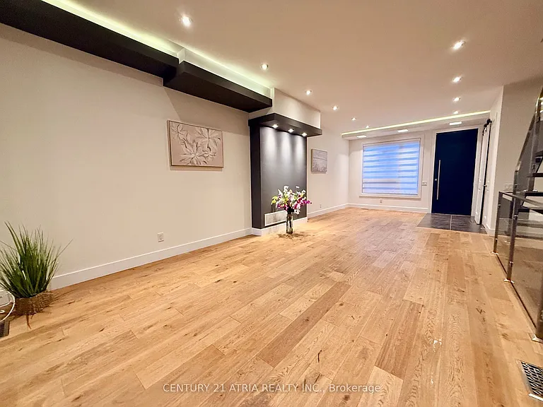 10 Palmerston Ave — Photo 10