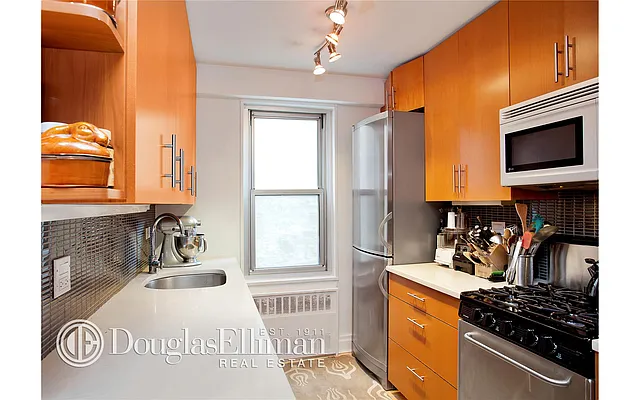 Sold by Douglas Elliman | media 26