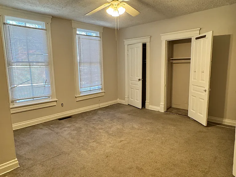 698 Queen St SW #1 — Photo 5