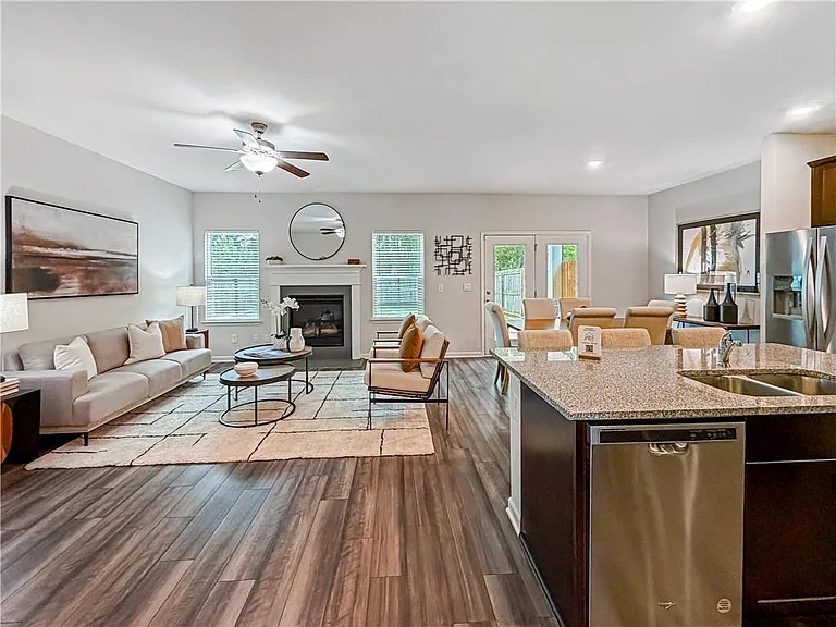 5836 Hackberry Ln — Photo 9