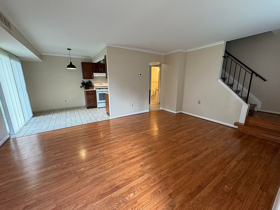 1st image of 15806 Dupage Blvd #75
