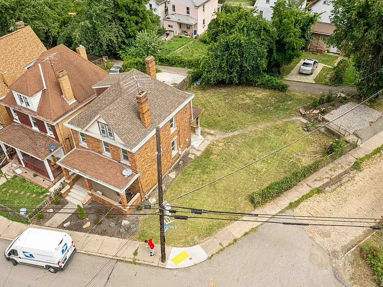 400 W Prospect Ave — Photo 32