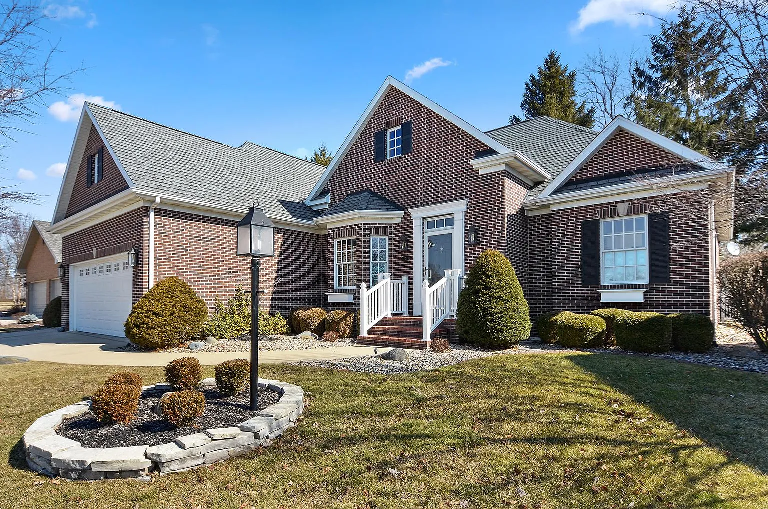 404 Fox Ridge Dr photo 1