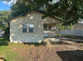 206 N Wooten St, La Grange, NC 28551