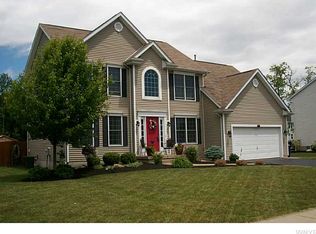 2266 Hobblebush Ln, Lake View, NY 14085