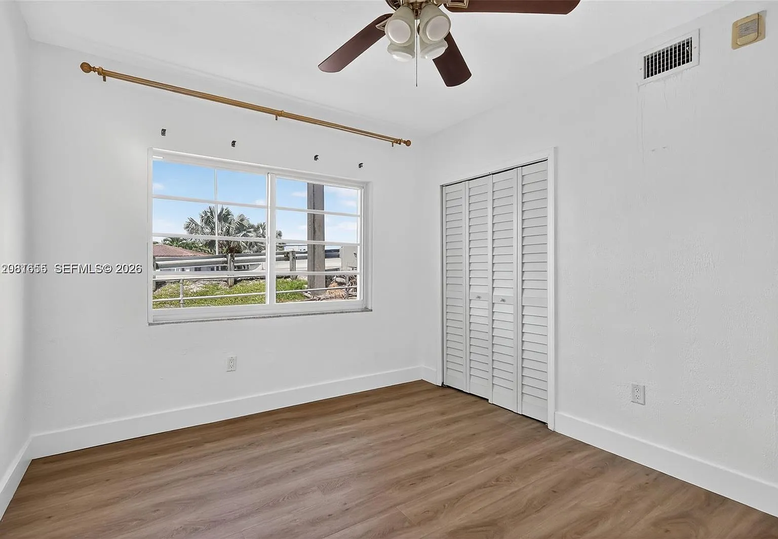 Island Point South Condo — Photo 4