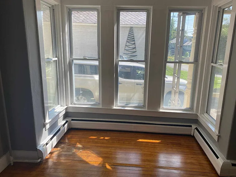 4 Central St — Photo 3