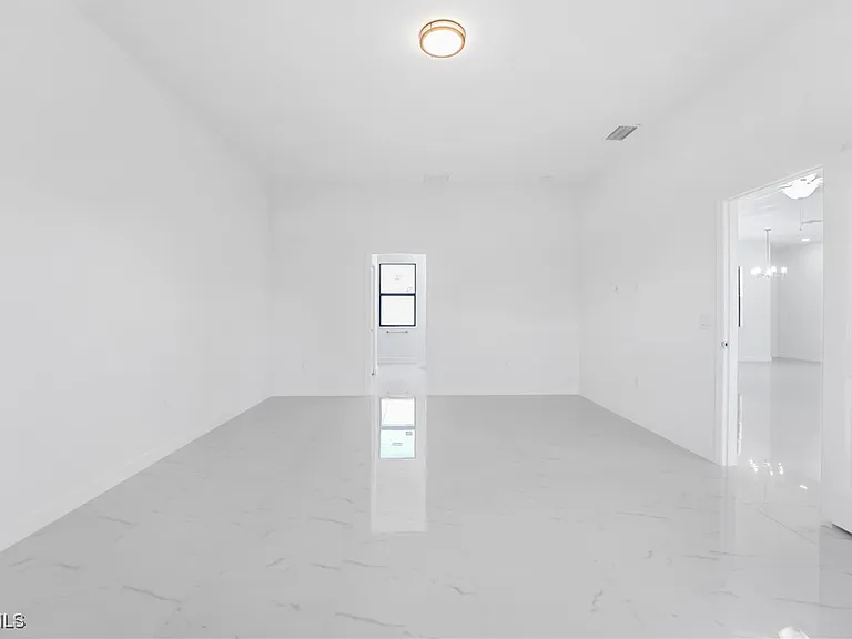 2602 73rd St W — Photo 17
