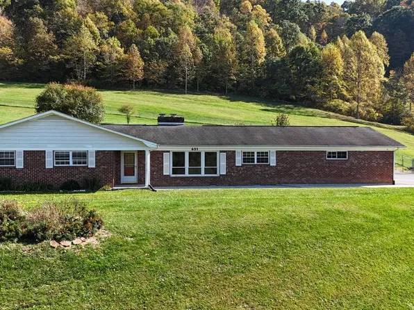 651 Mitchell Valley Dr, Marion, VA 24354