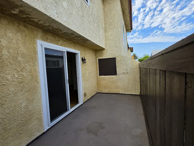 2516 Graham Ave #4 — Photo 3