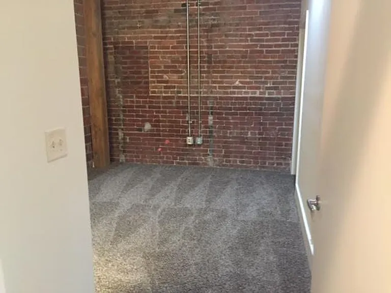 311 SW Water St — Photo 5