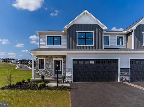 D11 Brittany Dr, Mechanicsburg, PA 17055