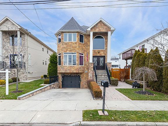 2nd image of 871 Edgegrove Ave