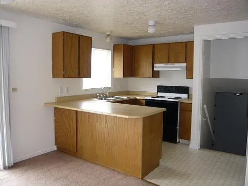 3 bed, 1.5 bath, 1482 sqft, $1,995 — Photo 2