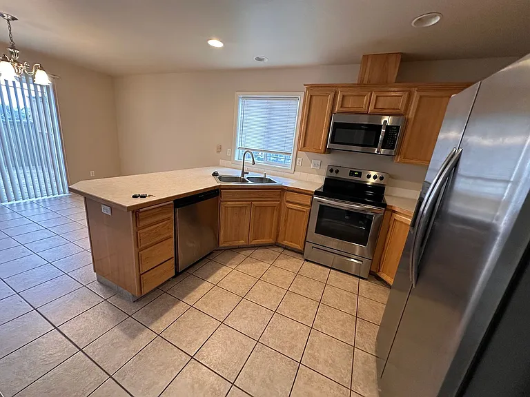 4912 Guemes Ln — Photo 11
