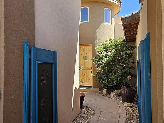 3rd image of 4180 Capistrano Ave