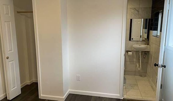 5th image of 4515 Yakima Ave