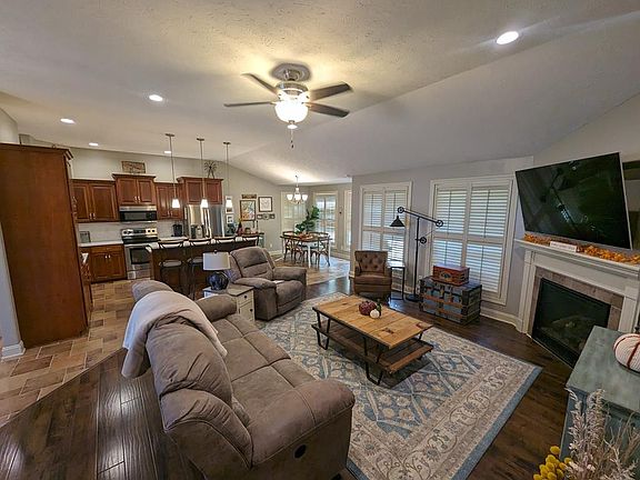 4th image of 2532 Stonepost Ln