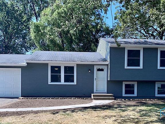 3rd image of 6151 Capshore Dr