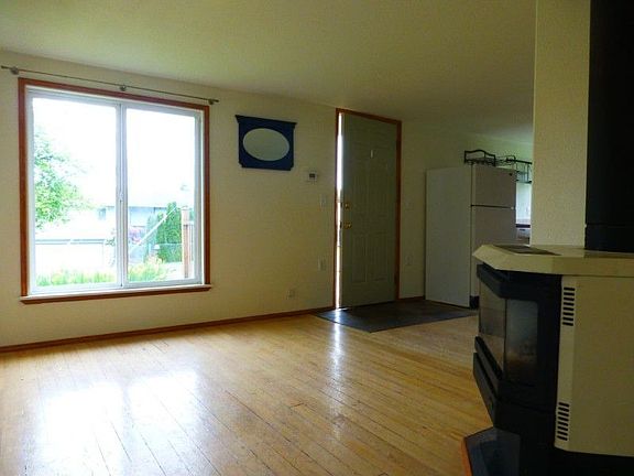 2nd image of 2524 Saint Clair St