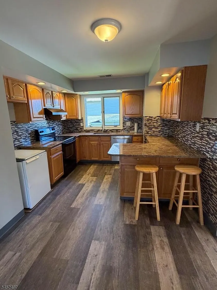 3 bed, 1.0 bath, $3,000 — Photo 1