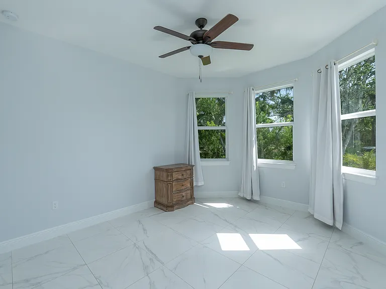 260 Price St — Photo 20