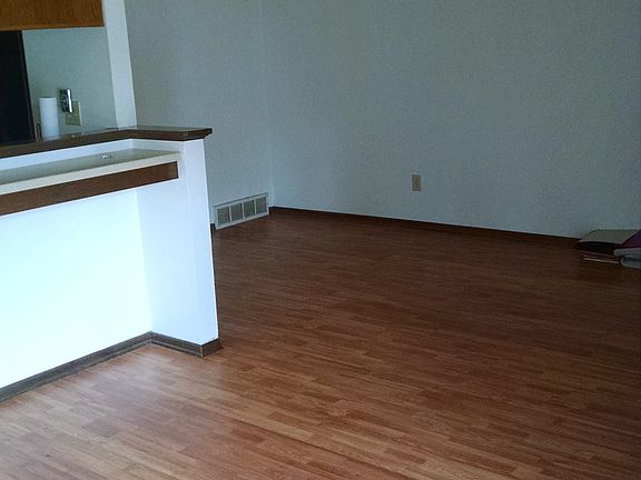 3rd image of 112 Burgoyne Dr