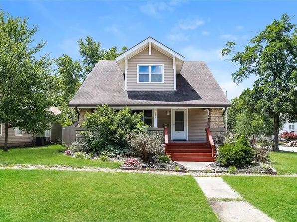 701 E Peoria St, Paola, KS 66071
