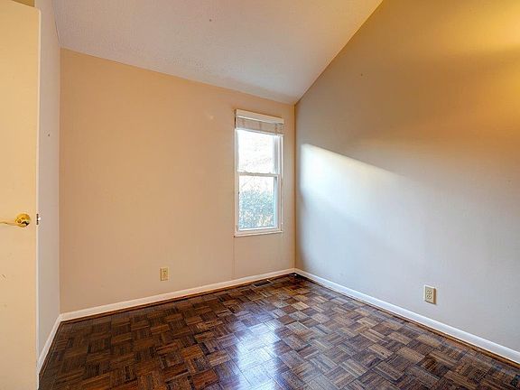 4th image of 1 Rolling Hills Ct