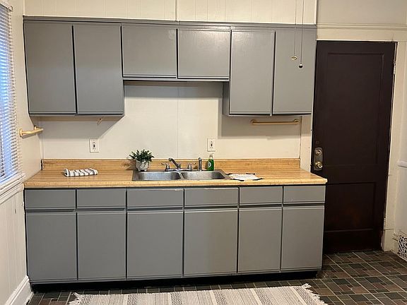 4th image of 9504 Pierpont Ave #1
