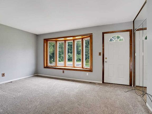 3rd image of 31800 Donovan Dr