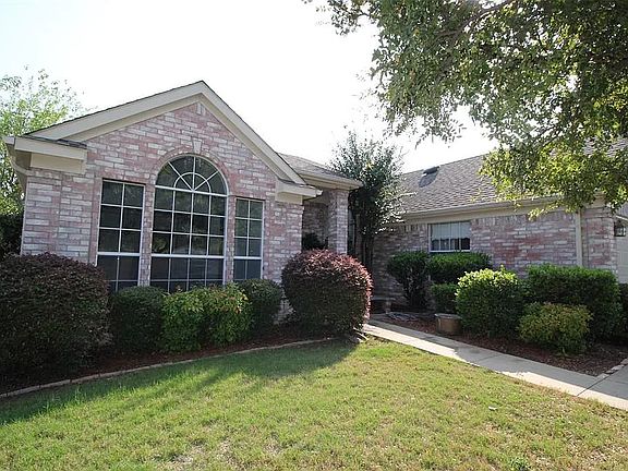 2nd image of 810 Sansome Dr