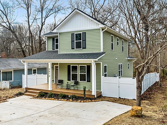 3rd image of 2810 Beechwood Dr