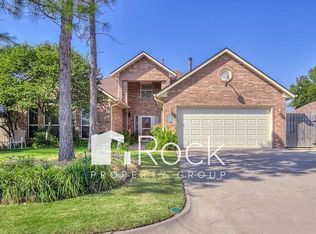 2513 Ridgewood Dr, Moore, OK 73160