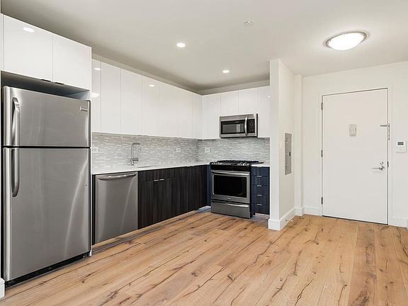 3rd image of 2521 43rd Ave APT 306