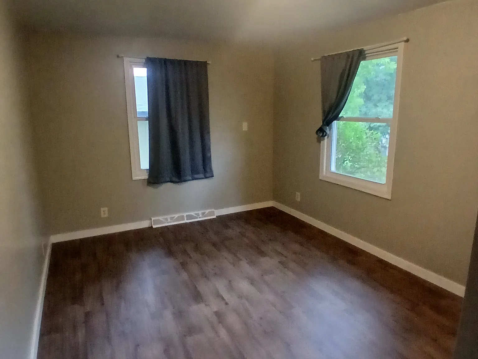 3 bed, 1410 sqft, $2,300 — Photo 3