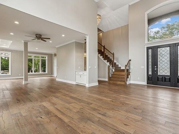 5th image of 45318 Fairway Dr