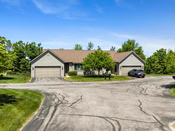 2015 Woods Ln, Petoskey, MI 49770