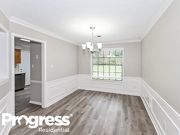 5th image of 905 Waterford Pl