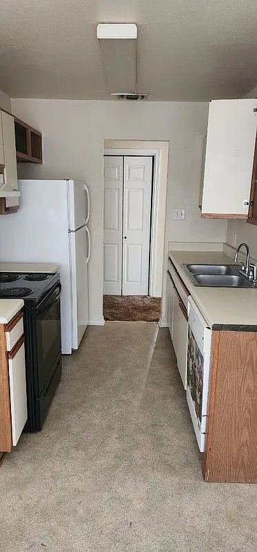 3 bed, 2.0 bath, 990 sqft, $875 — Photo 4