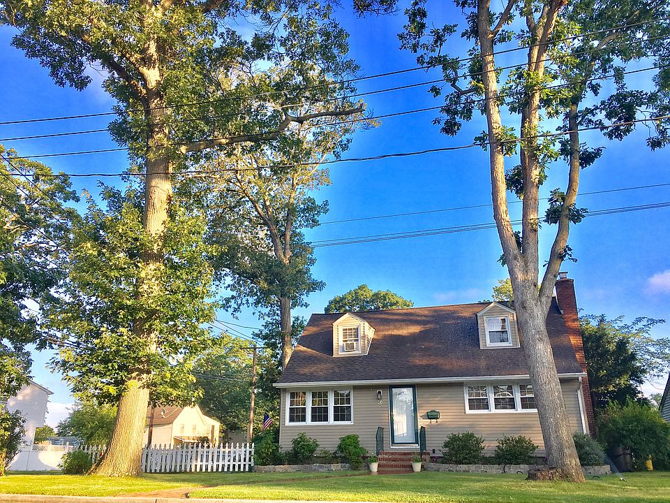 1st image of 10 E Cedar St